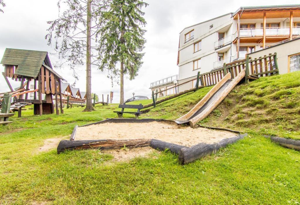 Zlote Tarasy Apartamentyzakopianskie Basen Sauna Jacuzzi Apartment *
